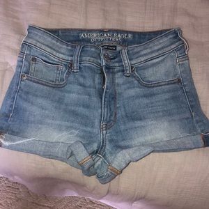 American Eagle light wash jean short